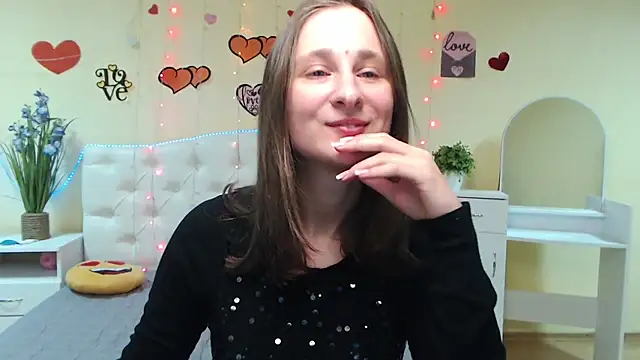 Snapshot of MichelLeee chatting on 02.19.25 MichelLeee online show from 02.19.25