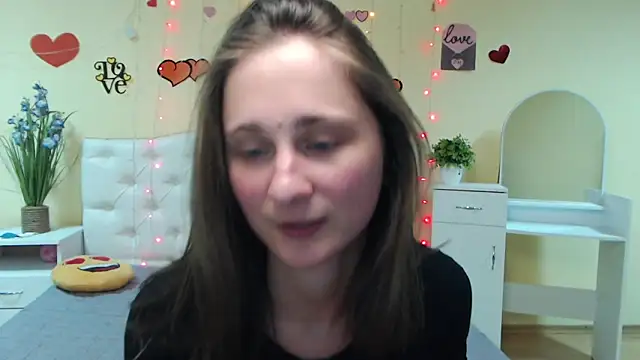 Snapshot of MichelLeee chatting on 02.19.25 MichelLeee online show from 02.19.25