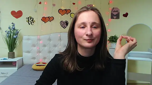 Snapshot of MichelLeee chatting on 02.21.25 MichelLeee online show from 02.21.25