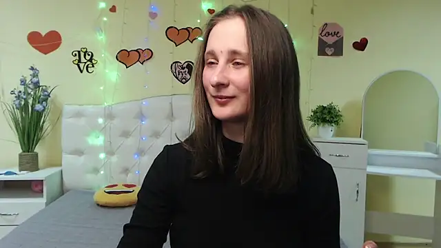 Snapshot of MichelLeee chatting on 02.21.25 MichelLeee online show from 02.21.25