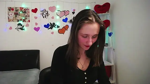 Snapshot of MichelLeee chatting on 02.27.25 MichelLeee online show from 02.27.25