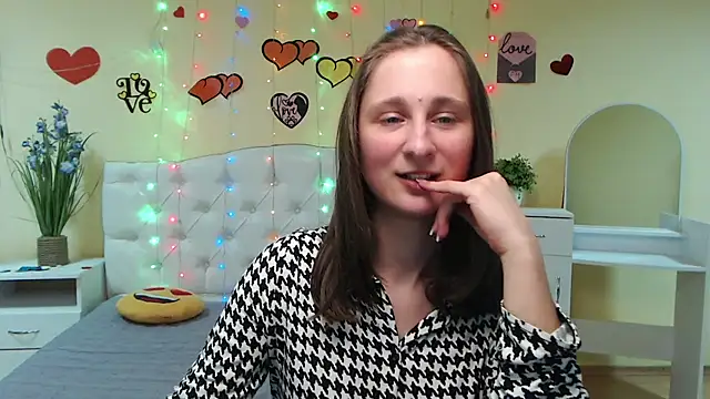 Snapshot of MichelLeee chatting on 03.07.25 MichelLeee online show from 03.07.25