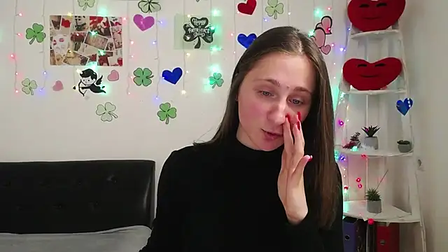 Snapshot of MichelLeee chatting on 03.18.25 MichelLeee online show from 03.18.25