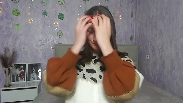 Snapshot of MichelLeee chatting on 03.19.25 MichelLeee online show from 03.19.25