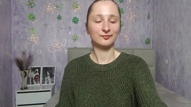 Snapshot of MichelLeee chatting on 03.20.25 MichelLeee online show from 03.20.25