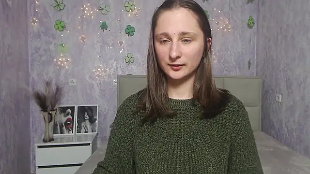 Snapshot of MichelLeee chatting on 03.20.25 MichelLeee online show from 03.20.25