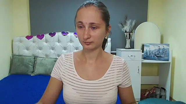 Snapshot of MichelLeee chatting on 09.16.25 MichelLeee online show from 09.16.25