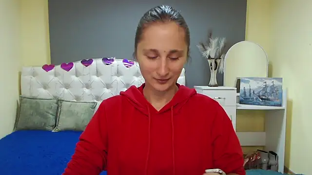 Snapshot of MichelLeee chatting on 09.19.25 MichelLeee online show from 09.19.25