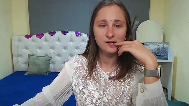 Snapshot of MichelLeee chatting on 10.08.25 MichelLeee online show from 10.08.25