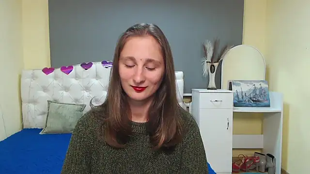 Snapshot of MichelLeee chatting on 10.13.25 MichelLeee online show from 10.13.25