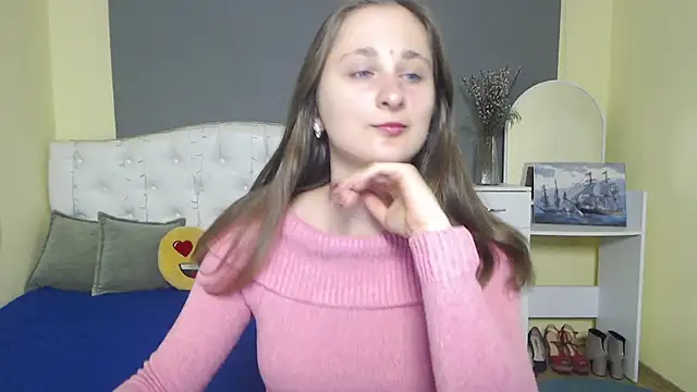 Snapshot of MichelLeee chatting on 11.08.25 MichelLeee online show from 11.08.25