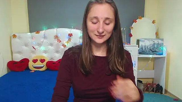 Snapshot of MichelLeee chatting on 11.17.25 MichelLeee online show from 11.17.25