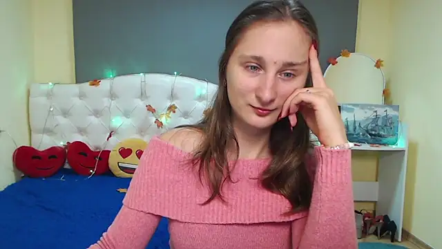 Snapshot of MichelLeee chatting on 11.24.25 MichelLeee online show from 11.24.25