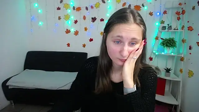 Snapshot of MichelLeee chatting on 11.25.25 MichelLeee online show from 11.25.25