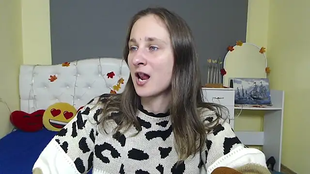 Snapshot of MichelLeee chatting on 12.02.25 MichelLeee online show from 12.02.25