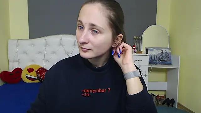 Snapshot of MichelLeee chatting on 12.03.25 MichelLeee online show from 12.03.25