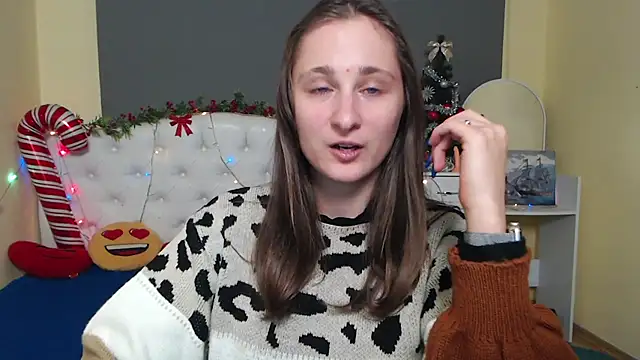 Snapshot of MichelLeee chatting on 12.15.25 MichelLeee online show from 12.15.25