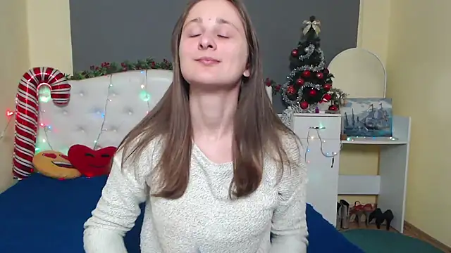 Snapshot of MichelLeee chatting on 12.20.25 MichelLeee online show from 12.20.25