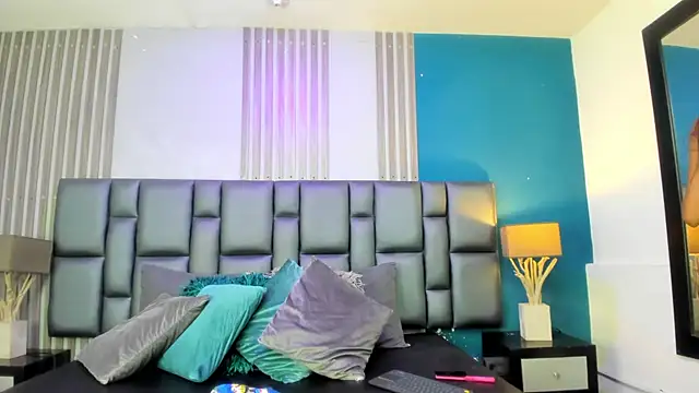 AshleyHill2 online show from 02.17.25