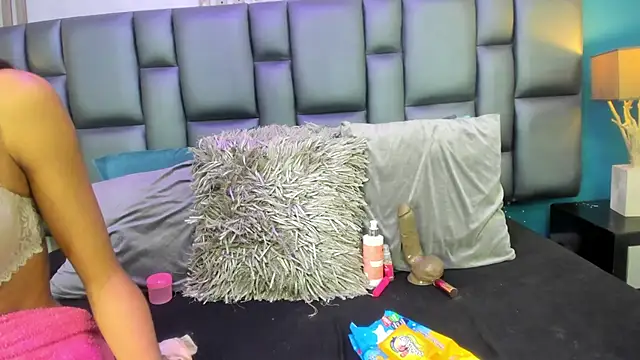 AshleyHill2 online show from 02.18.25