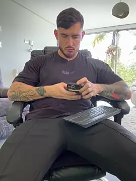 DimitriSullivan  online show from 11.04.25