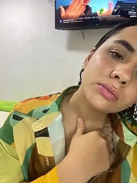 Snapshot of Leyna_Kenet chatting on 12.04.25 Leyna Kenet online show from 12.04.25