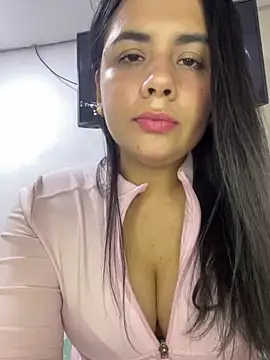 Snapshot of Leyna_Kenet chatting on 02.15.26 Leyna Kenet online show from 02.15.26