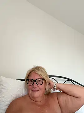 MoistCurveyChanel online show from 07.22.26