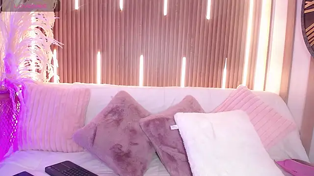 Snapshot of Aniie_Doll chatting on 09.20.25 Aniie Doll online show from 09.20.25