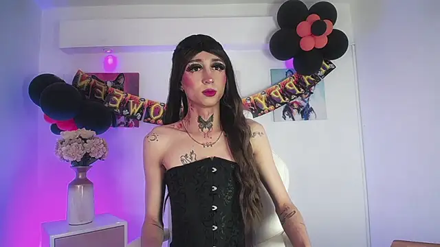 Snapshot of Aniie_Doll chatting on 10.12.25 Aniie Doll online show from 10.12.25