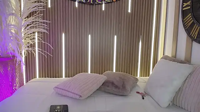 Snapshot of Aniie_Doll chatting on 10.17.25 Aniie Doll online show from 10.17.25