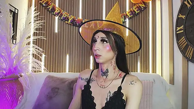 Snapshot of Aniie_Doll chatting on 10.27.25 Aniie Doll online show from 10.27.25