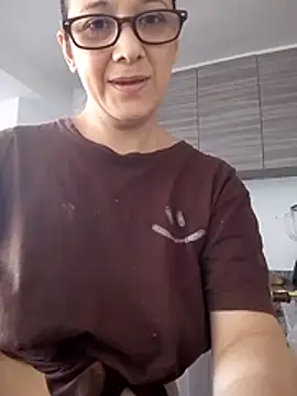Snapshot of nicolle_milf1978 chatting on 08.01.26 nicolle milf1978 online show from 08.01.26