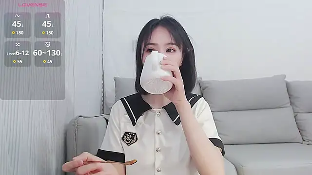 Snapshot of Koi-m- chatting on 02.10.25 Koi-m- online show from 02.10.25