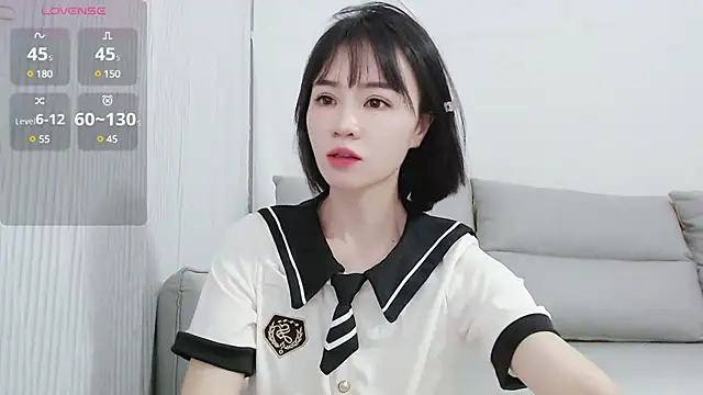 Snapshot of Koi-m- chatting on 02.21.25 Koi-m- online show from 02.21.25