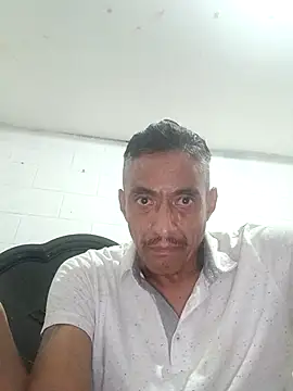 Snapshot of Innsaciable chatting on 10.21.25 Innsaciable online show from 10.21.25