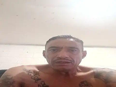 Snapshot of Innsaciable chatting on 10.24.25 Innsaciable online show from 10.24.25