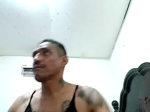 Snapshot of Innsaciable chatting on 10.27.25 Innsaciable online show from 10.27.25