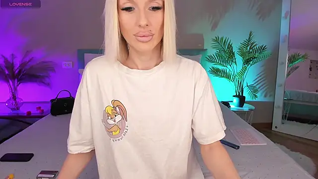 Lana kitty   online show from 05.03.26