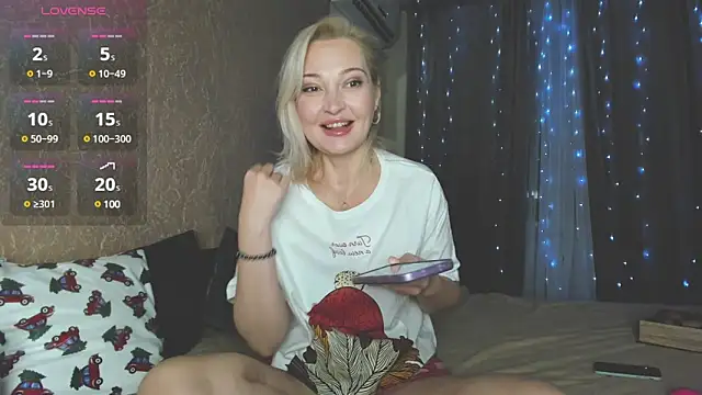 Snapshot of Milena_candyy chatting on 12.10.24 Milena candyy online show from 12.10.24