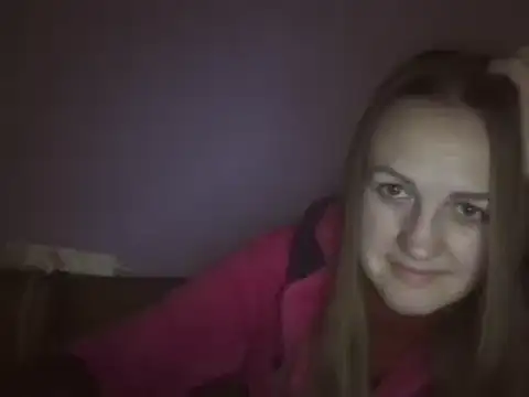Snapshot of Milaniya261 chatting on 03.18.25 Milaniya261 online show from 03.18.25