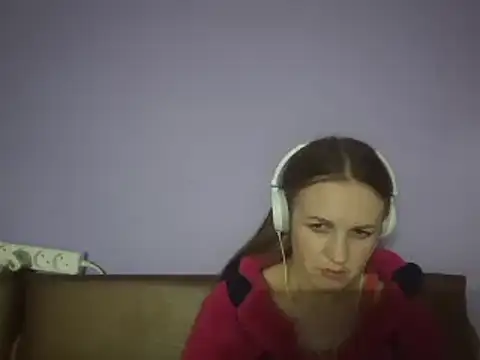 Snapshot of Milaniya261 chatting on 03.18.25 Milaniya261 online show from 03.18.25