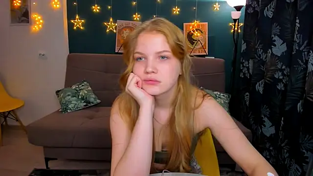 Xloe Queen online show from 12.21.24