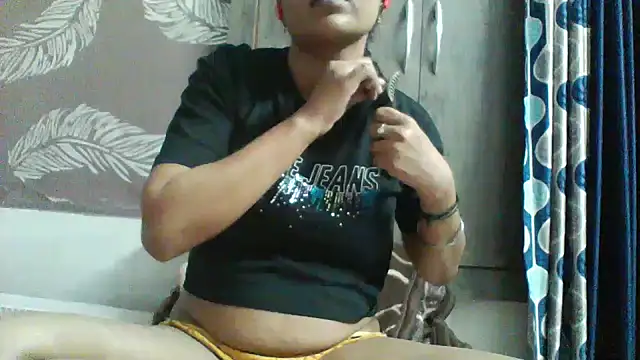 Snapshot of shalini_fire chatting on 05.11.26 shalini fire online show from 05.11.26