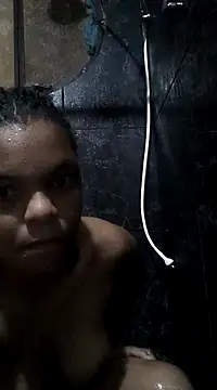 Snapshot of menina_veneno21 chatting on 12.13.24 menina veneno21 online show from 12.13.24