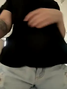 Snapshot of Morguisssz chatting on 11.02.25 Morguisssz online show from 11.02.25