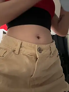 Snapshot of Morguisssz chatting on 11.05.25 Morguisssz online show from 11.05.25