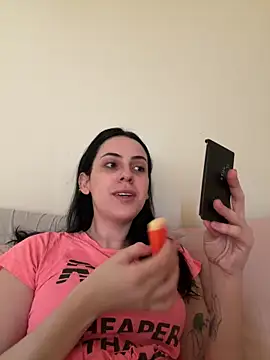 Snapshot of Morguisssz chatting on 02.15.26 Morguisssz online show from 02.15.26