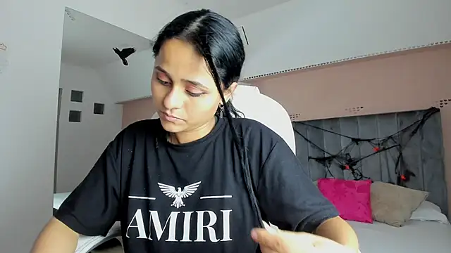 Giselle Roldan online show from 10.11.25