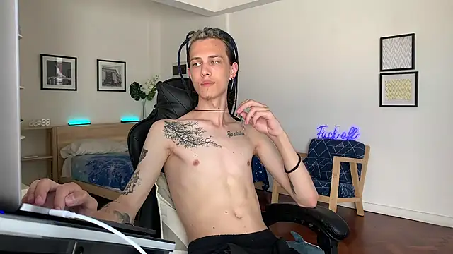 Snapshot of Den_BlueXx chatting on 12.18.24 Den BlueXx online show from 12.18.24